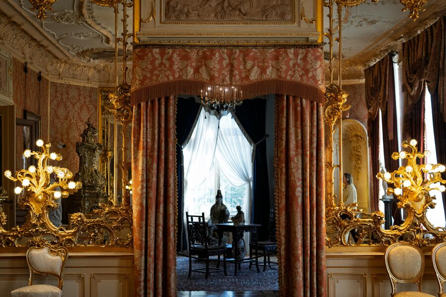 Palace decorative element