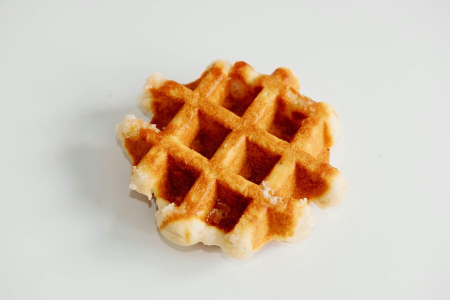 Baker pressing waffle iron