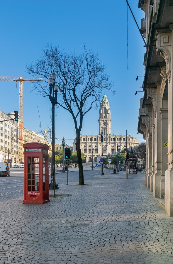 Avenida dos Aliados in Porto with historic buildings on both sides