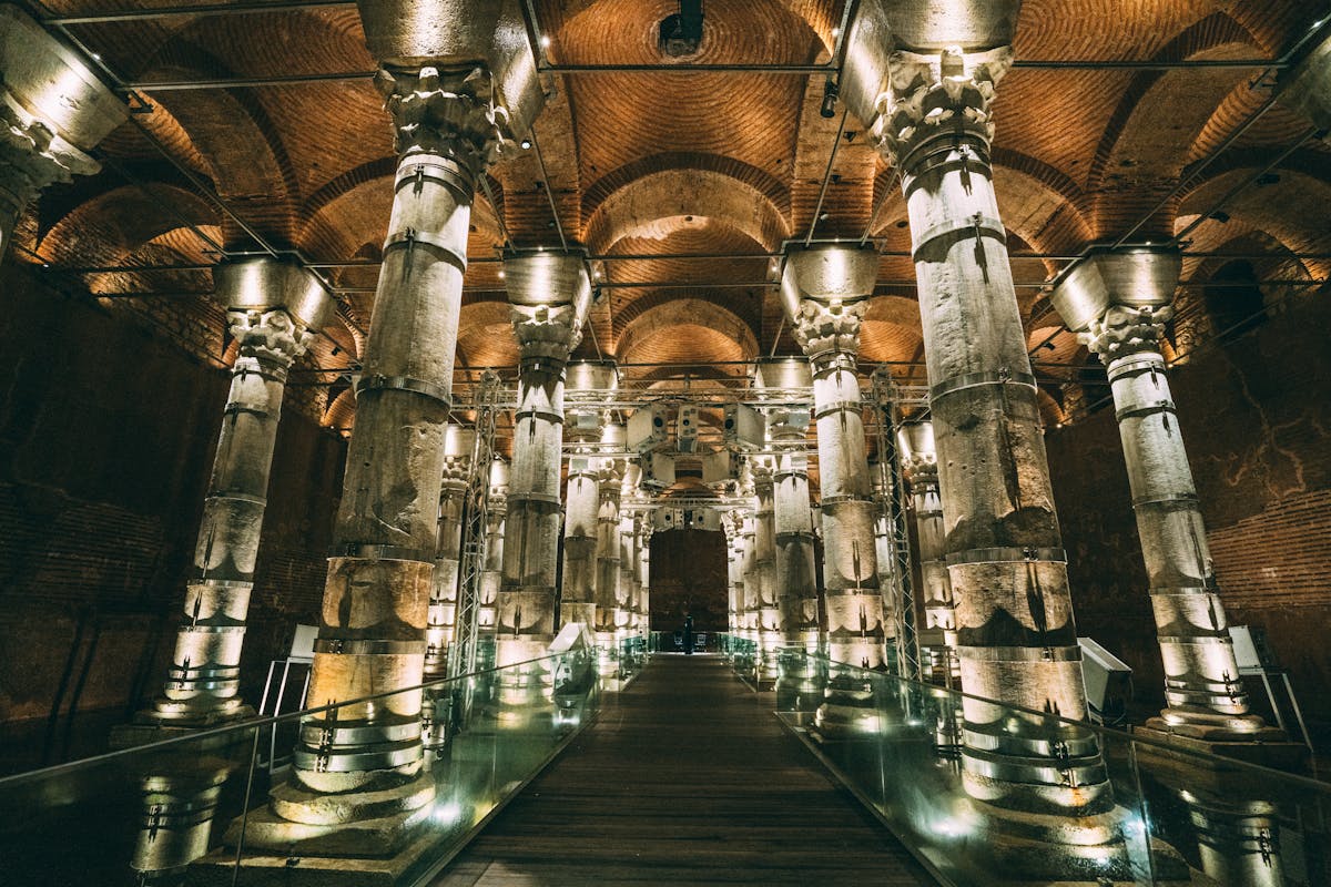 Atmospheric columns inside Istanbul's ancient cistern