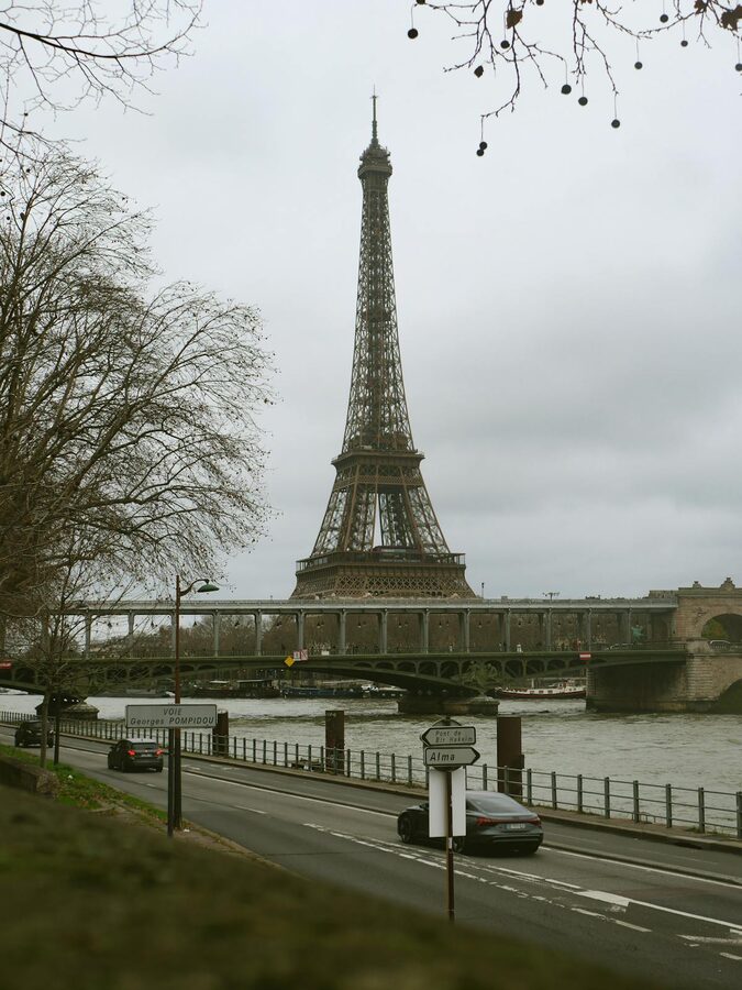 Couple silhouette at sunset near the Eiffel Tower