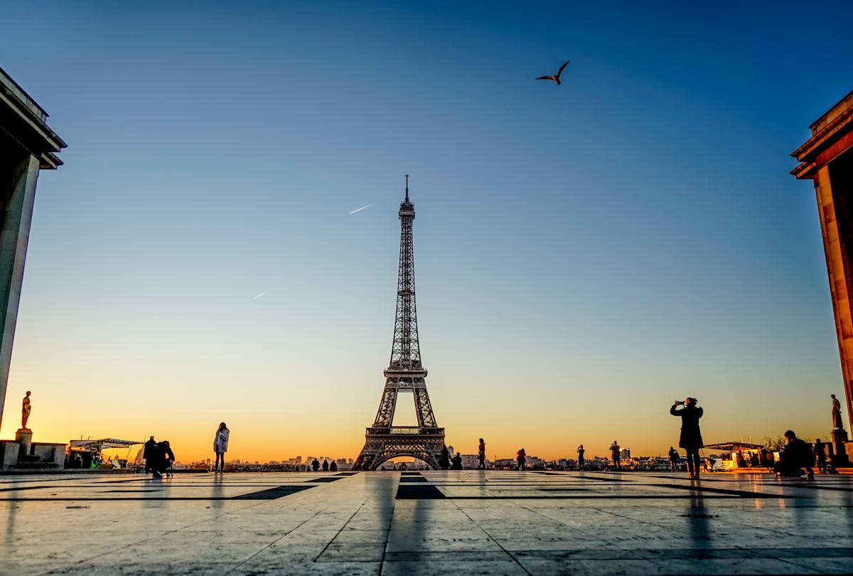 Panoramic view of the Eiffel Tower from across the Trocadero gardens and fountains