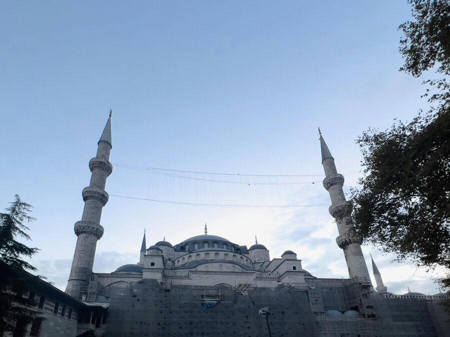 Blue Mosque tourists outside