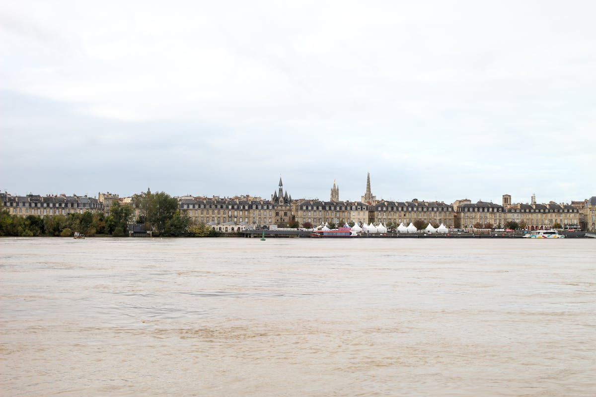 Panoramic view of Bordeaux waterfront with historic buildings along the Garonne river