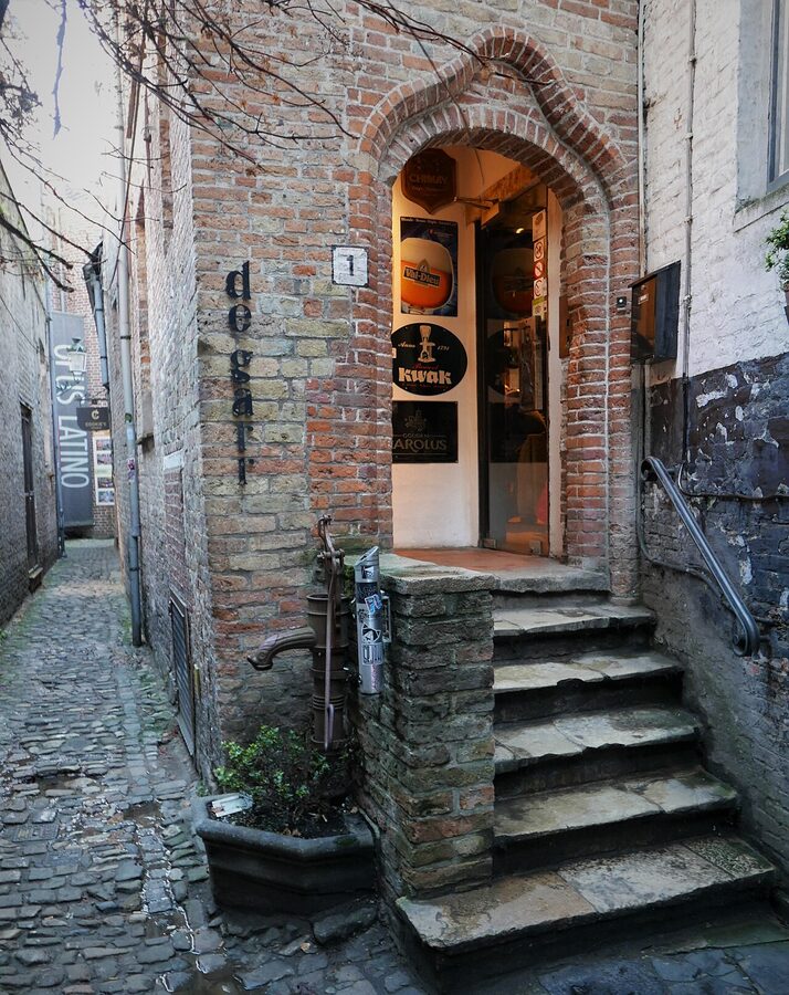 Entrance to De Garre tavern down a narrow Bruges alley
