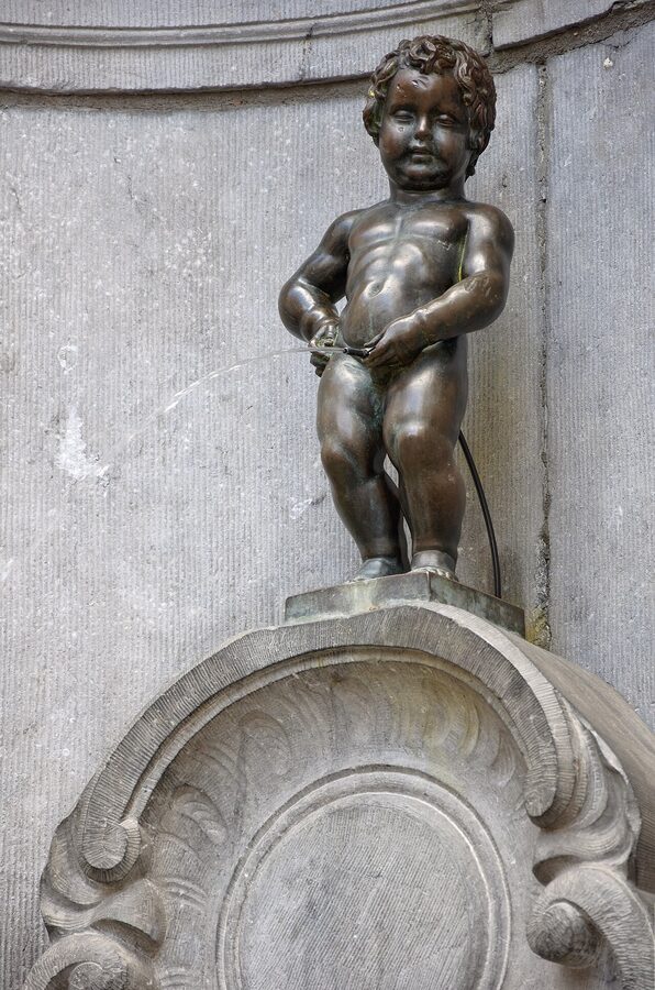 Manneken Pis original statue Brussels little boy fountain