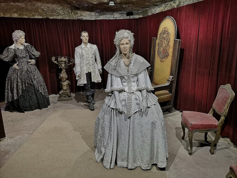 Stone arch inside the Buda Castle cave cellar