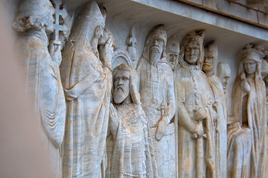 King Matthias stone statue