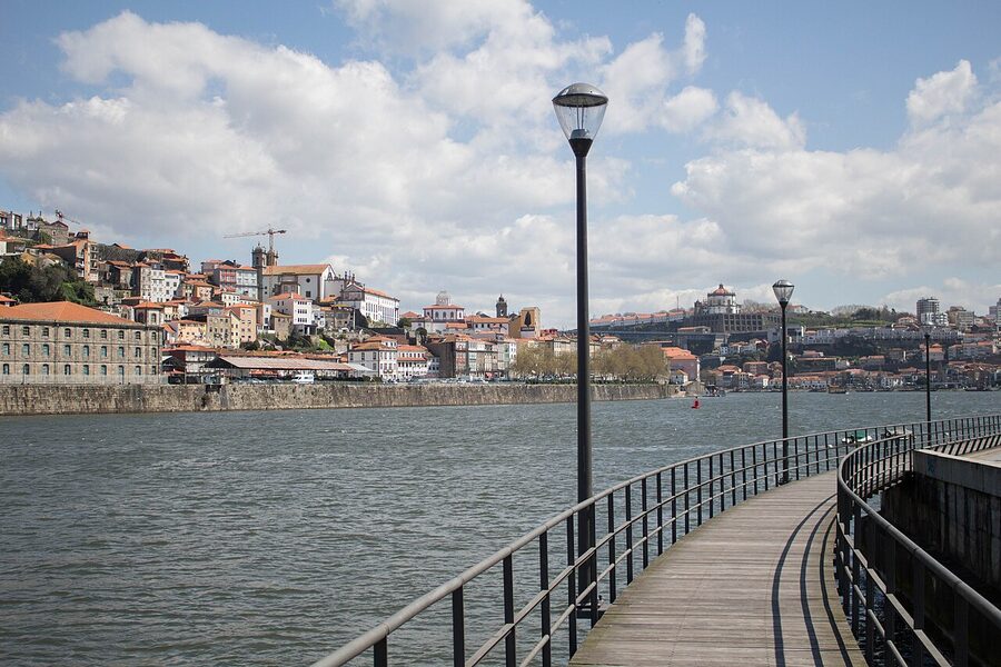Cais de Gaia waterfront across from Porto Ribeira