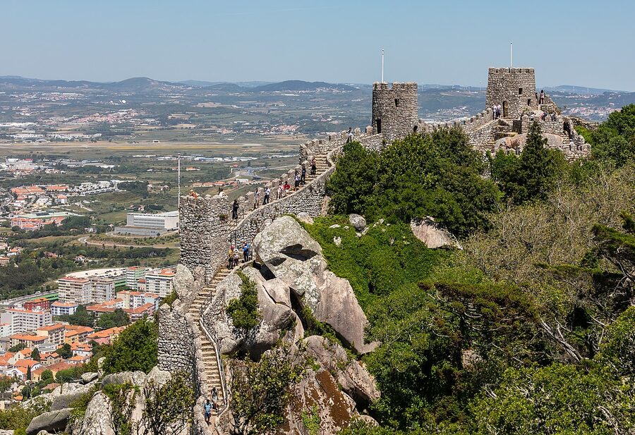 Stone parapet of the Castelo dos Mouros with views of the Sintra hills