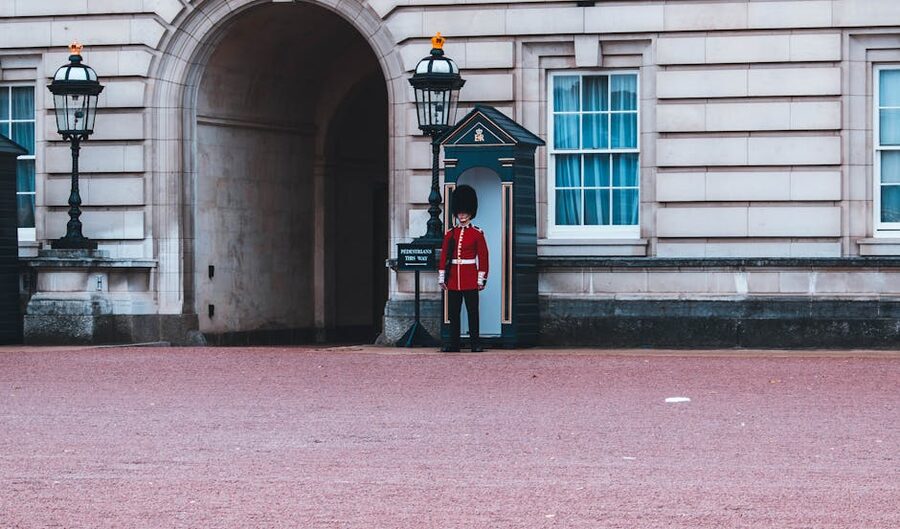 Guard in red uniform Buckingham Palace