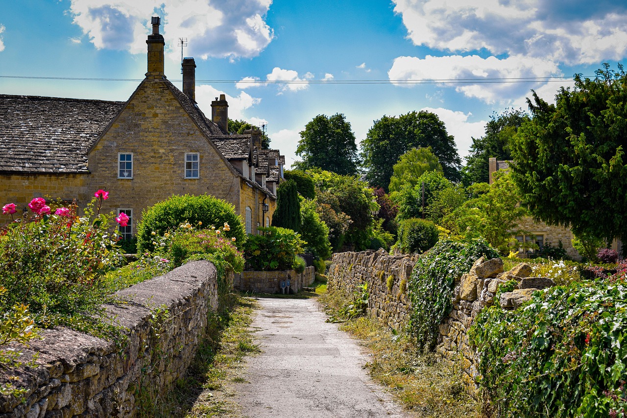 Traditional Cotswold stone cottage with garden in Stanton village