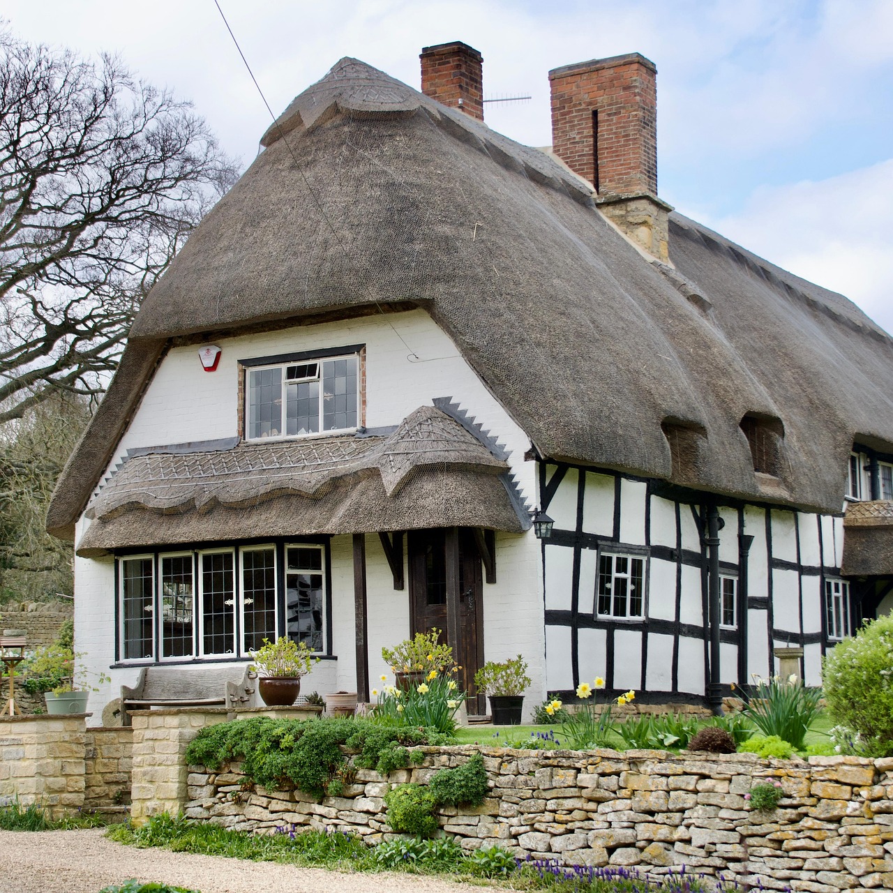 Traditional thatched roof cottage in the Cotswolds