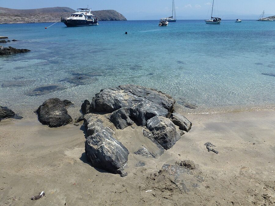 Dia Island beach with anchored boats