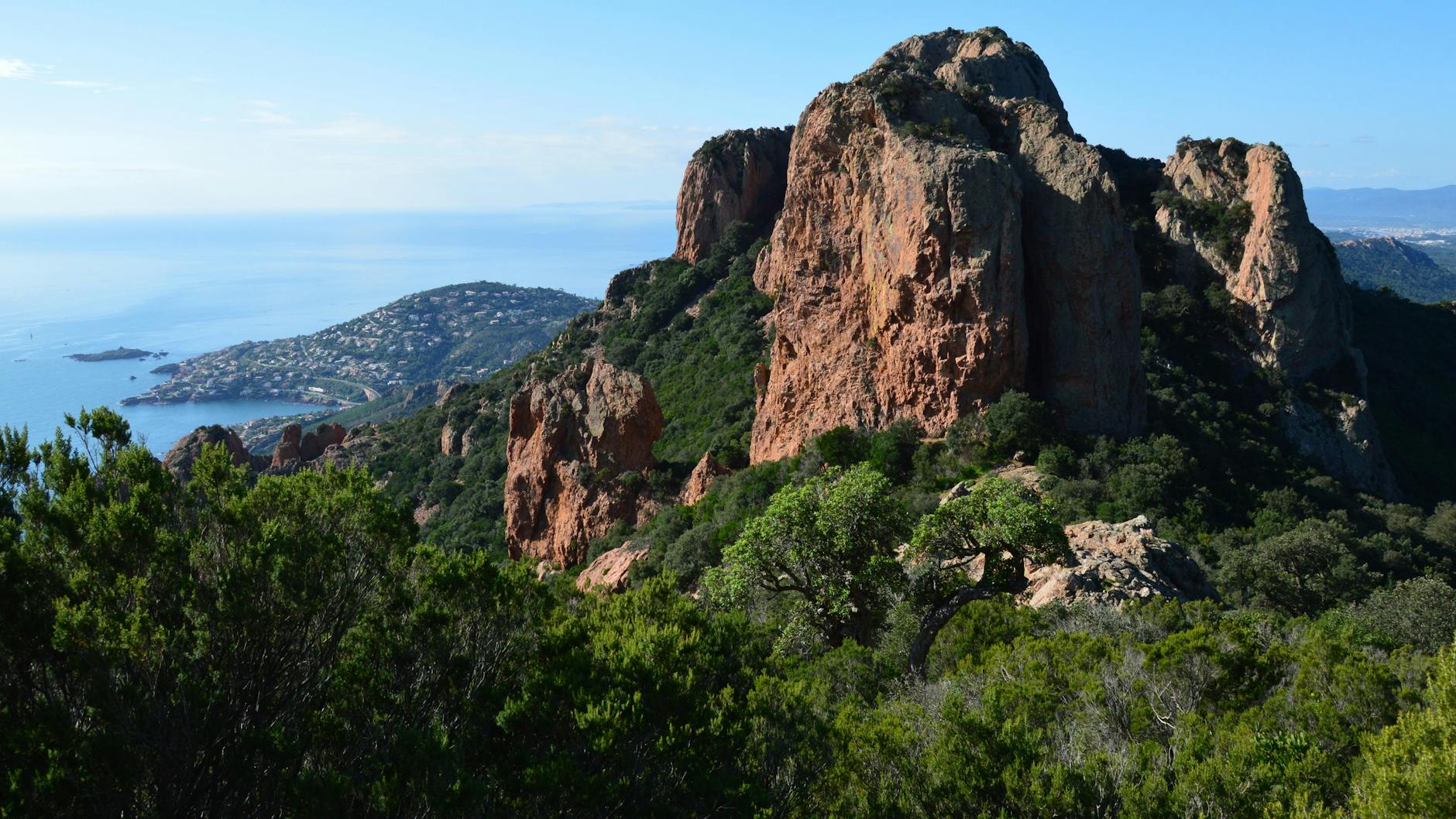 Red Esterel rocks and turquoise Mediterranean water along the Provence coast