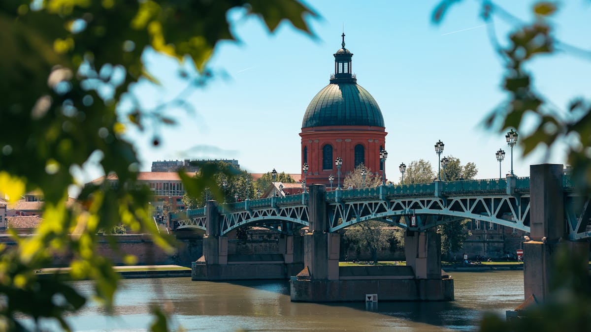 Pont Saint-Pierre bridge over the Garonne with dome visible in Toulouse