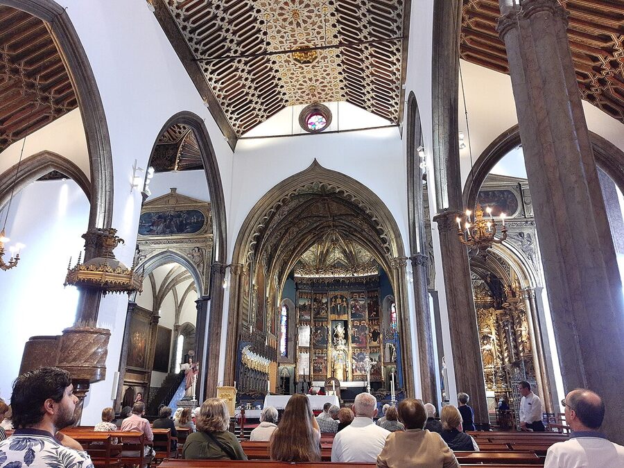 Interior of Sé Cathedral Funchal during service