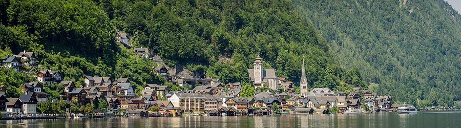 Hallstatt village panoramic view from lake