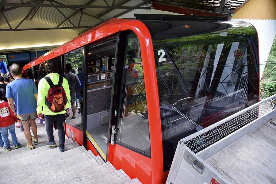 Harderbahn Interlaken to Harder Kulm Train