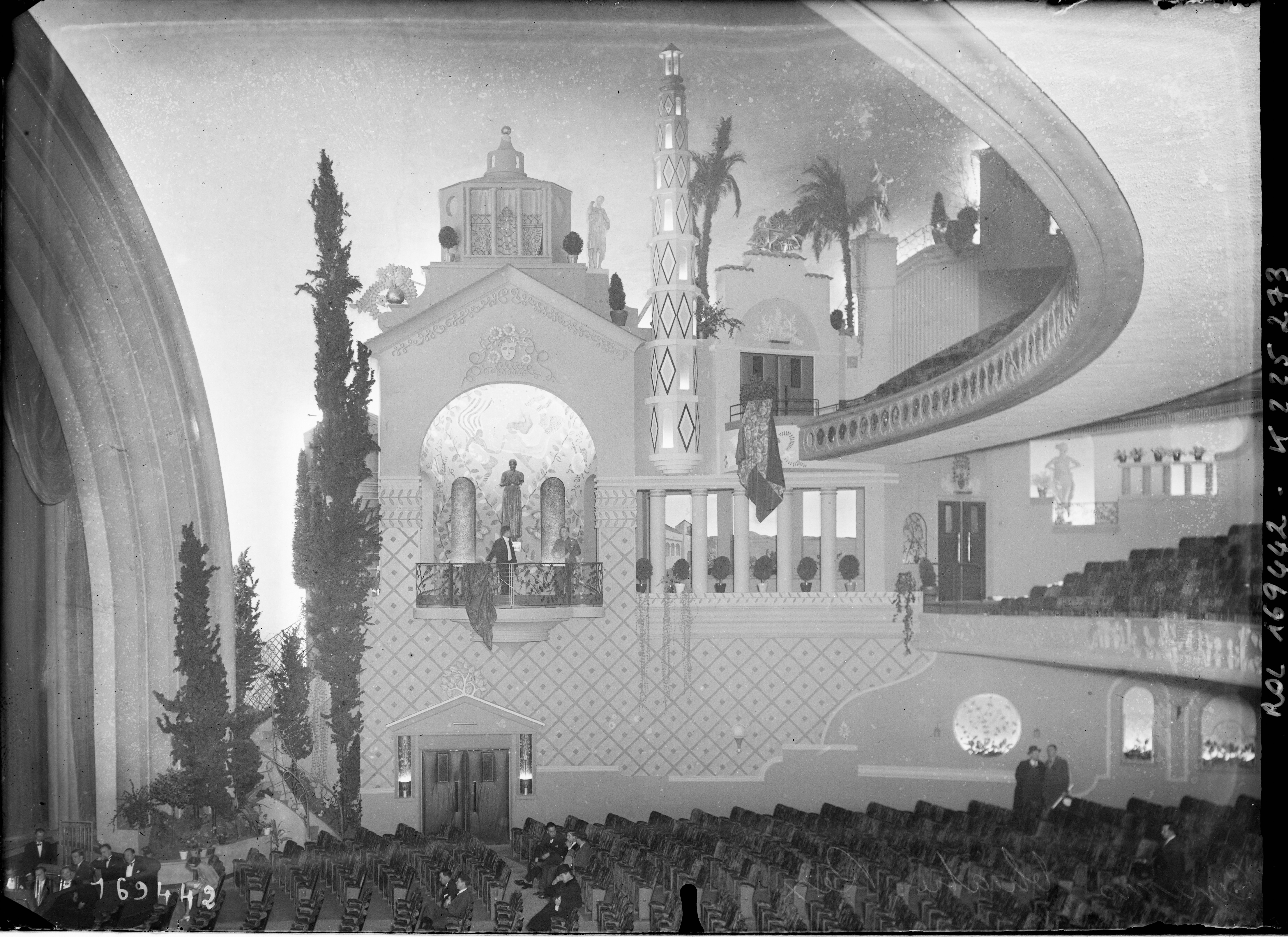 Historical photograph of the Grand Rex cinema on Boulevard Poissonniere taken in 1933