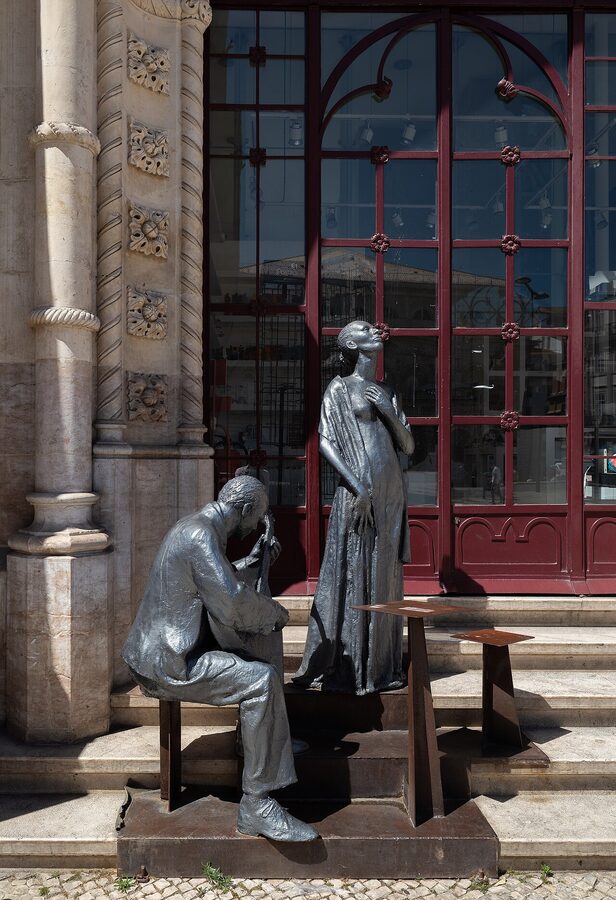 Homenagem ao Fado sculpture at Rossio station, Lisbon