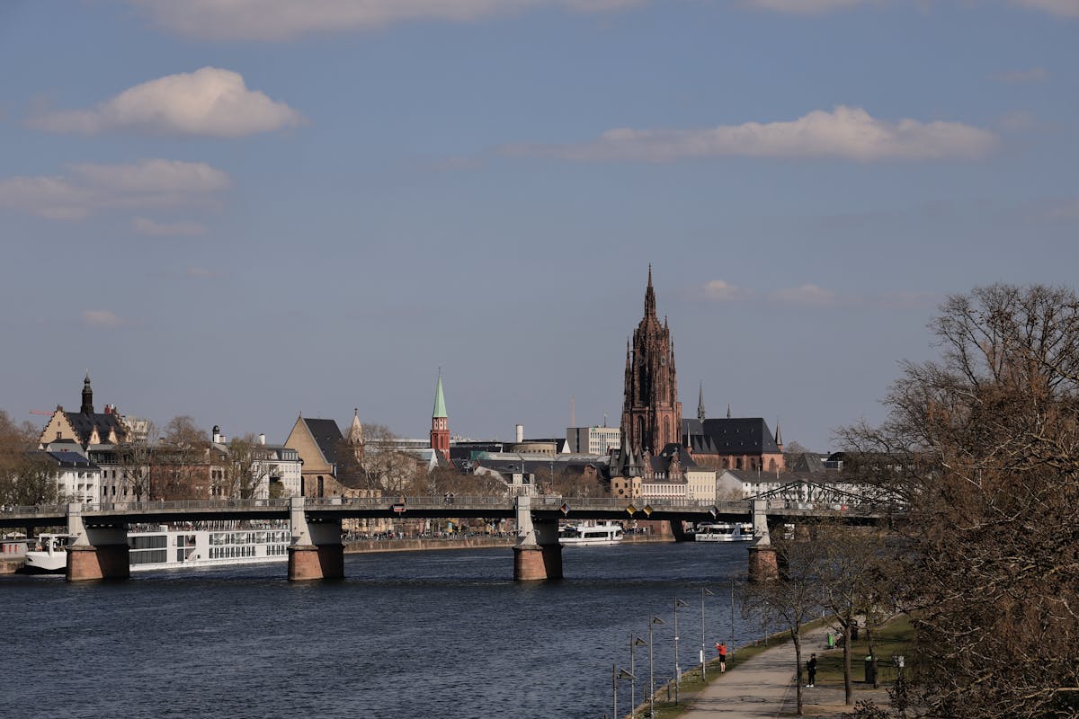 Museum Embankment along the south bank of the Main
