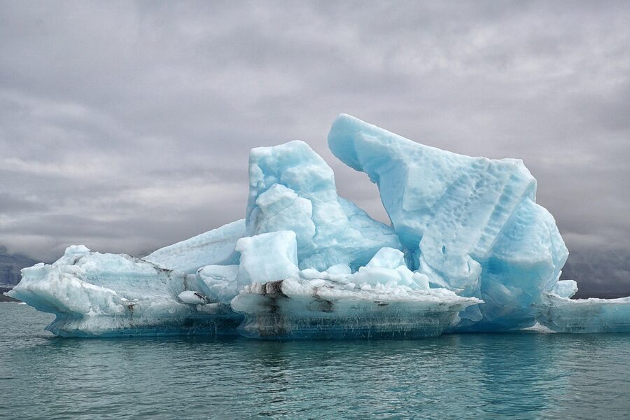Single large iceberg in Jokulsarlon glacial lake