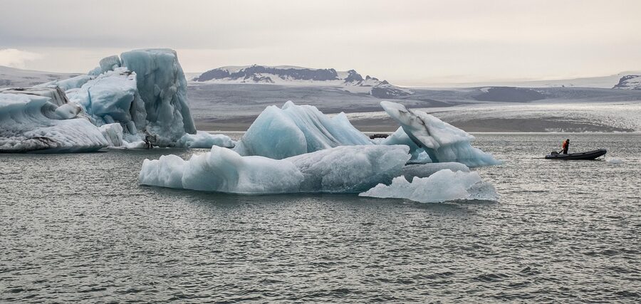 Rubber raft tour on Jokulsarlon glacial lagoon with guide