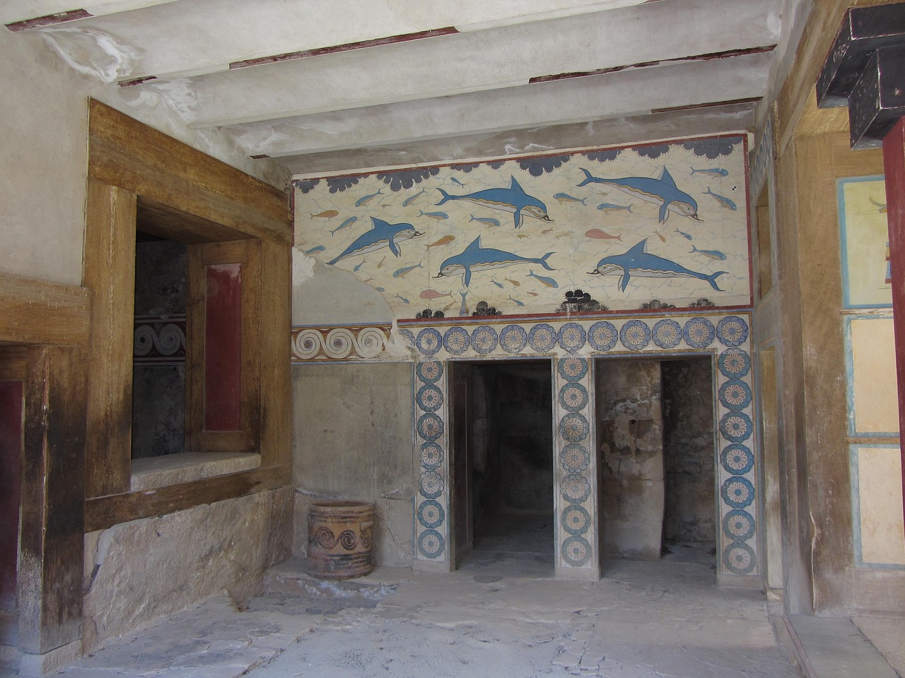 Minoan dolphin fresco painting at Knossos Palace