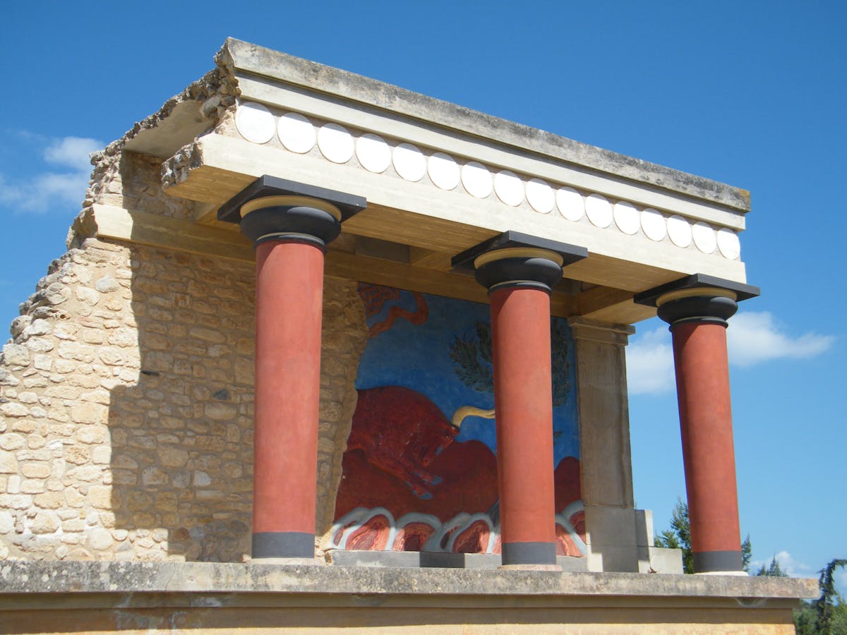 Knossos Palace columns and frescoes in Crete