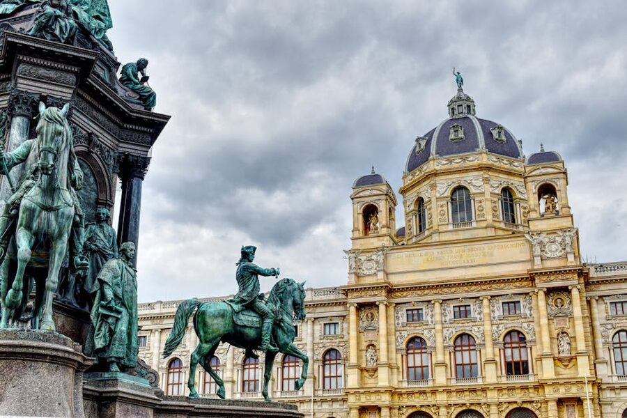 Kunsthistorisches Museum and Maria Theresa monument