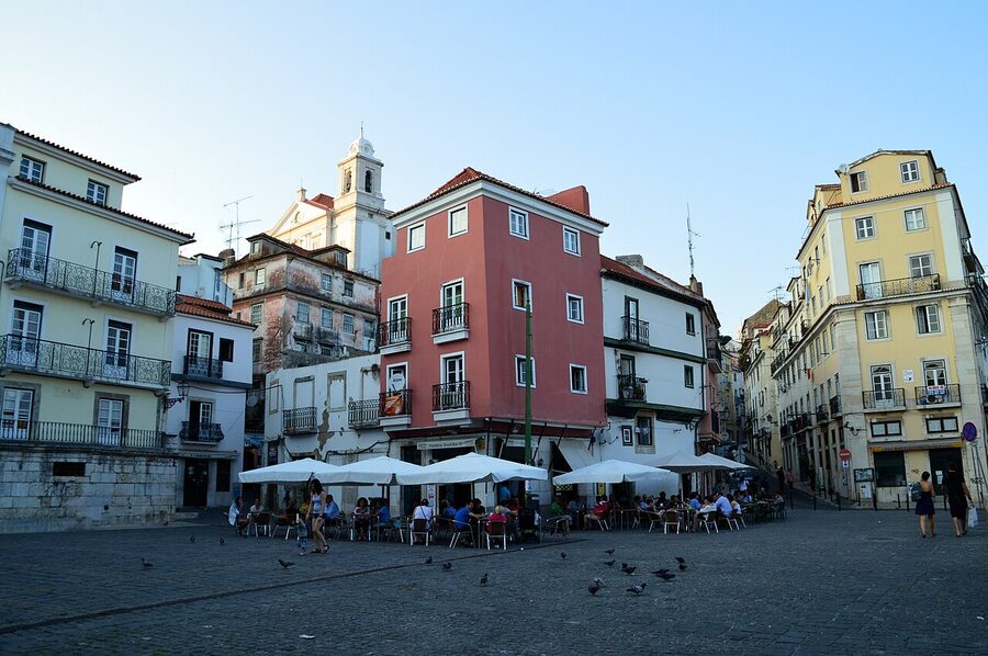 Largo do Chafariz de Dentro square in Alfama, Lisbon