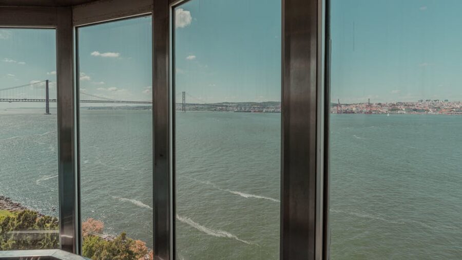 Lisbon riverside crowd context