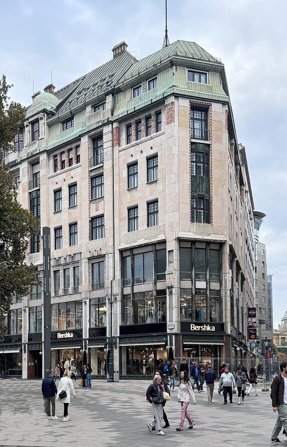 House 3 Vorosmarty Square historic facade