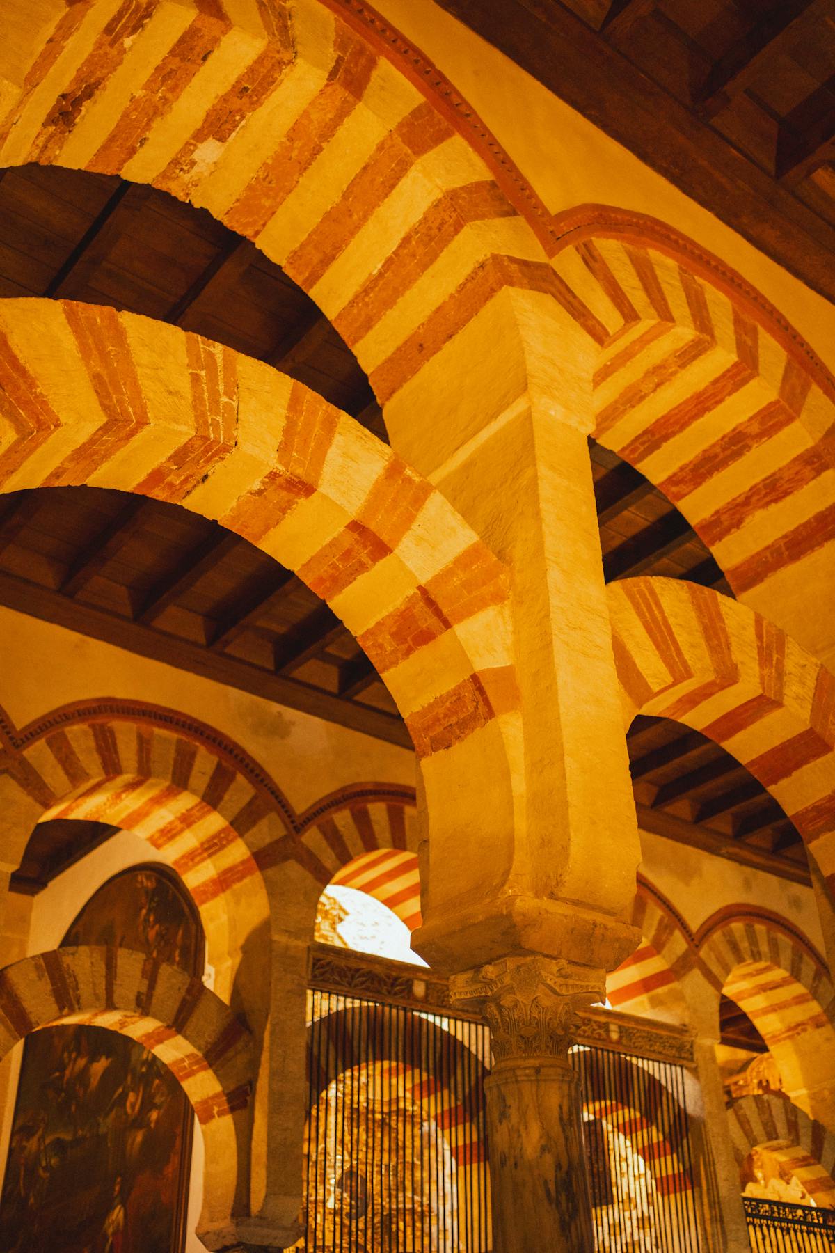 Close view of the Moorish double arches with their distinctive red and white stripes