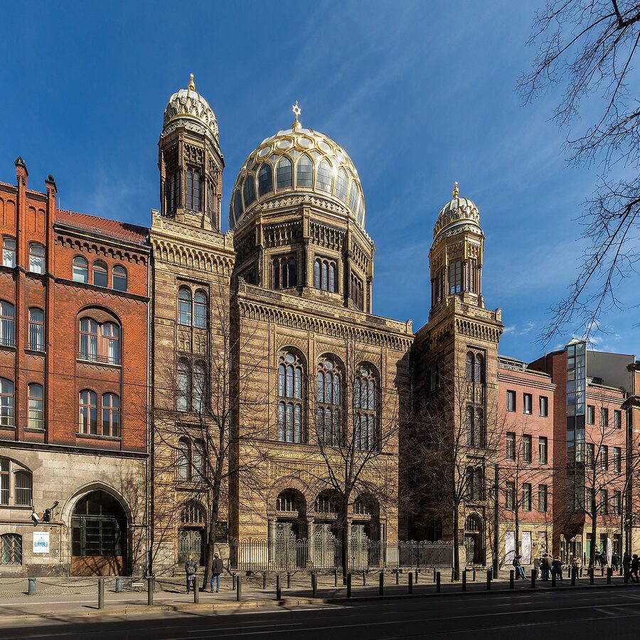 Neue Synagoge Berlin Mitte exterior golden dome