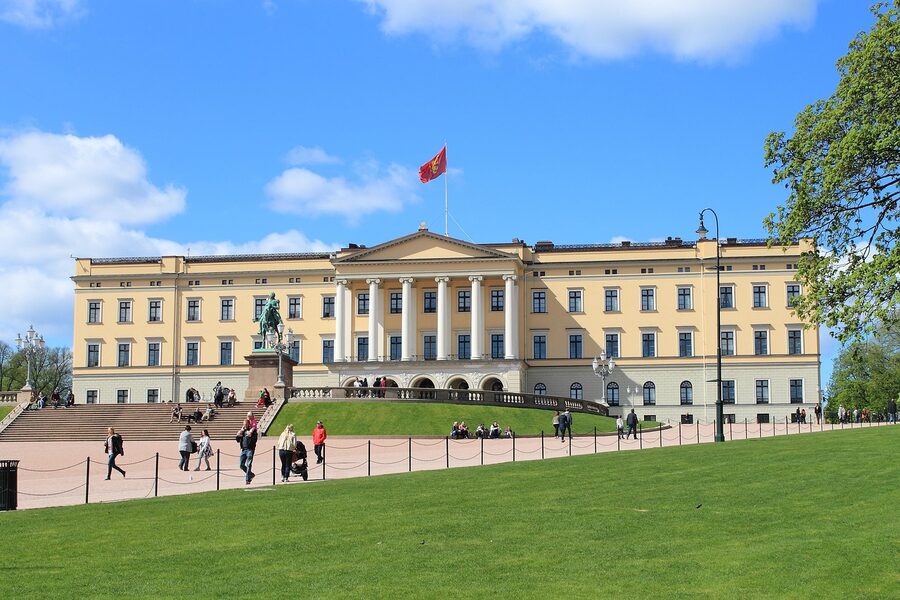 Oslo Royal Palace and Slottsparken castle park