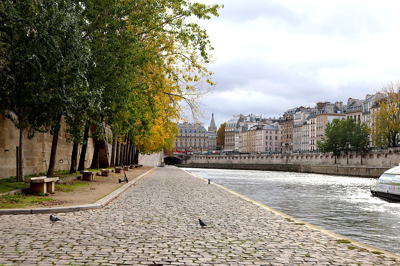 Quai de Seine cobblestone riverbank in Paris with morning light on the water