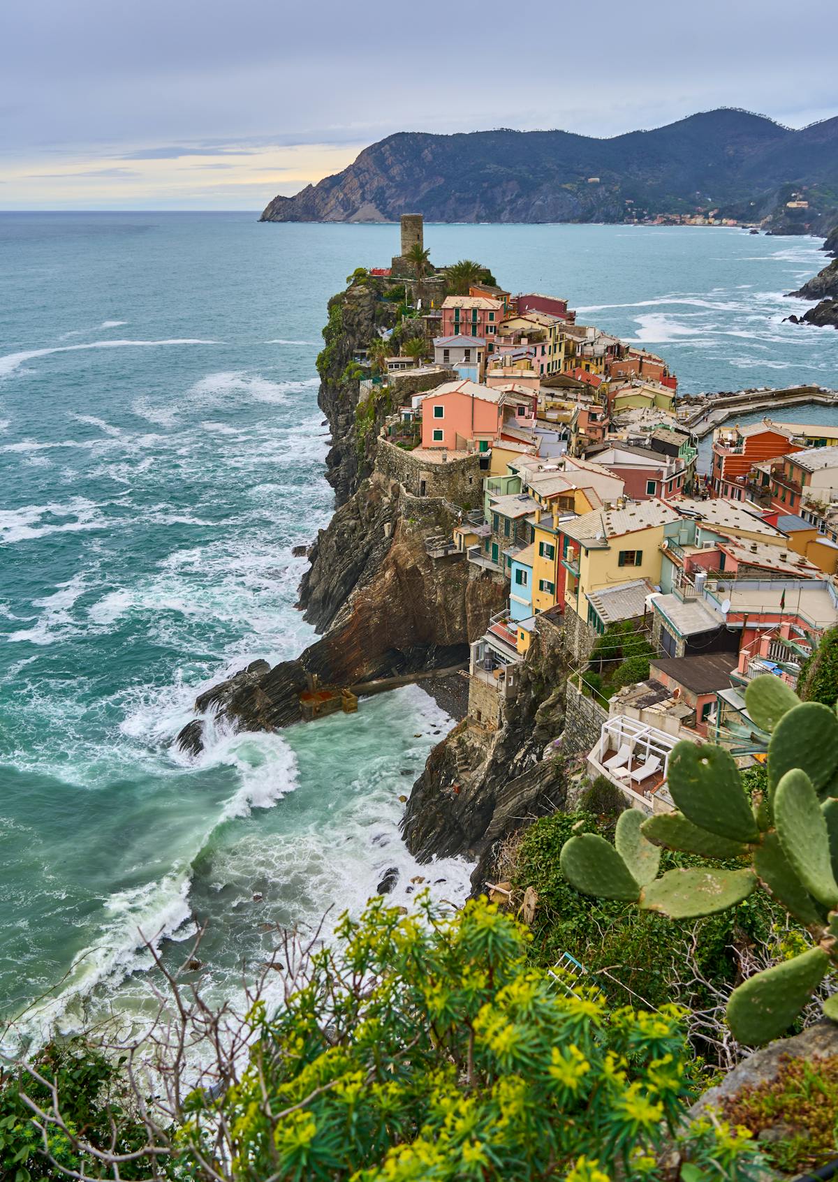 Panoramic view of Vernazza colorful houses on a rugged cliff