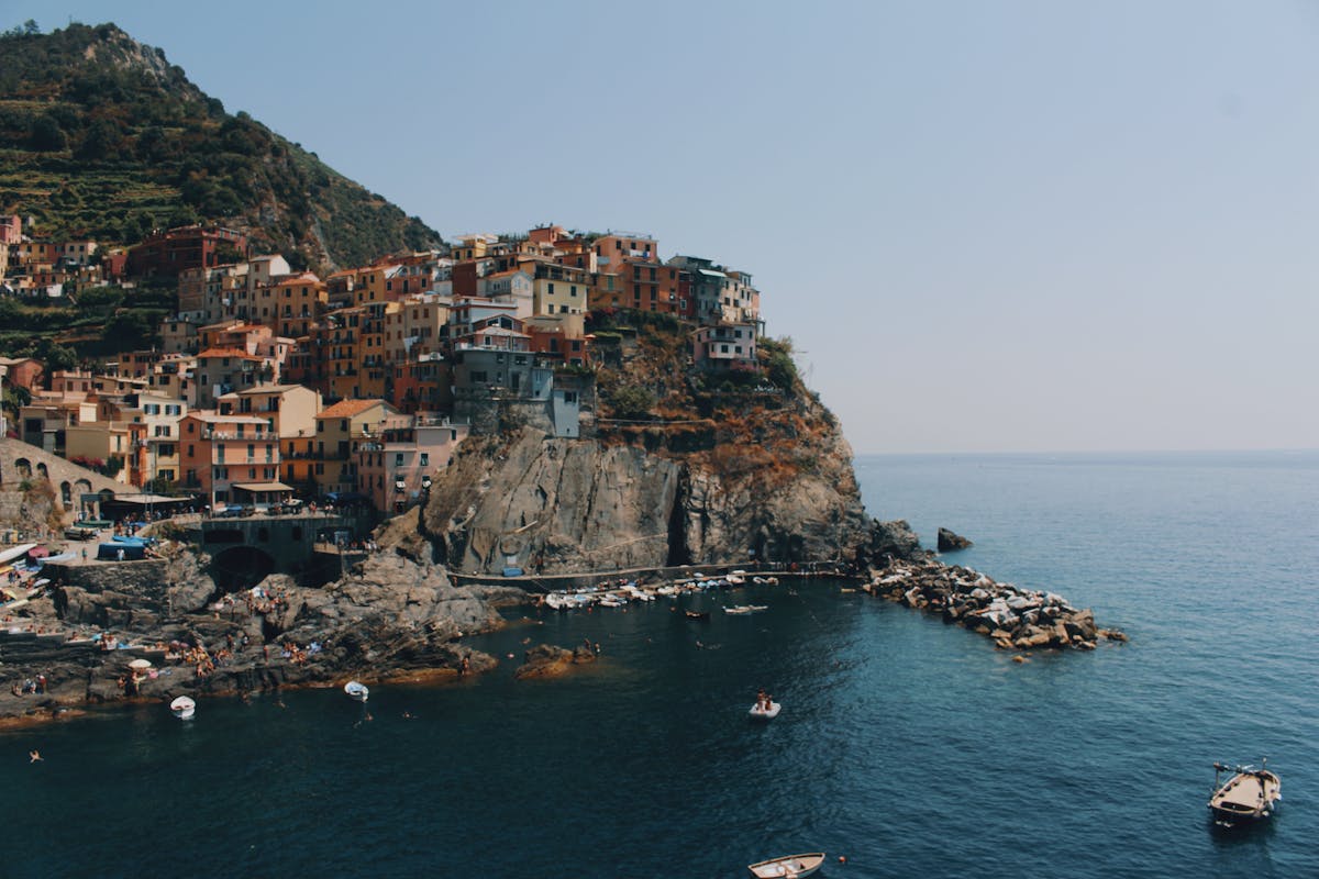 Stunning coastal view of Manarola colorful houses on cliffs in Cinque Terre