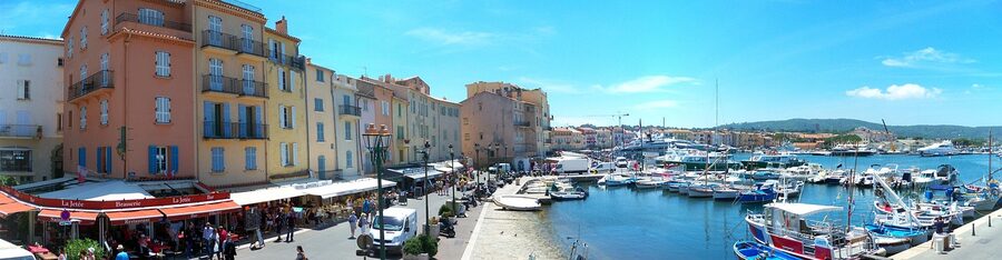 Panoramic view of Saint-Tropez bay with the town and yachts visible from a hillside