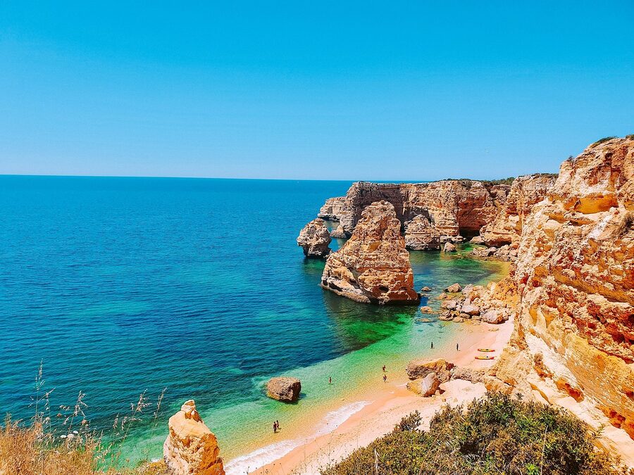 Praia da Marinha beach and cliffs near Benagil in Lagoa