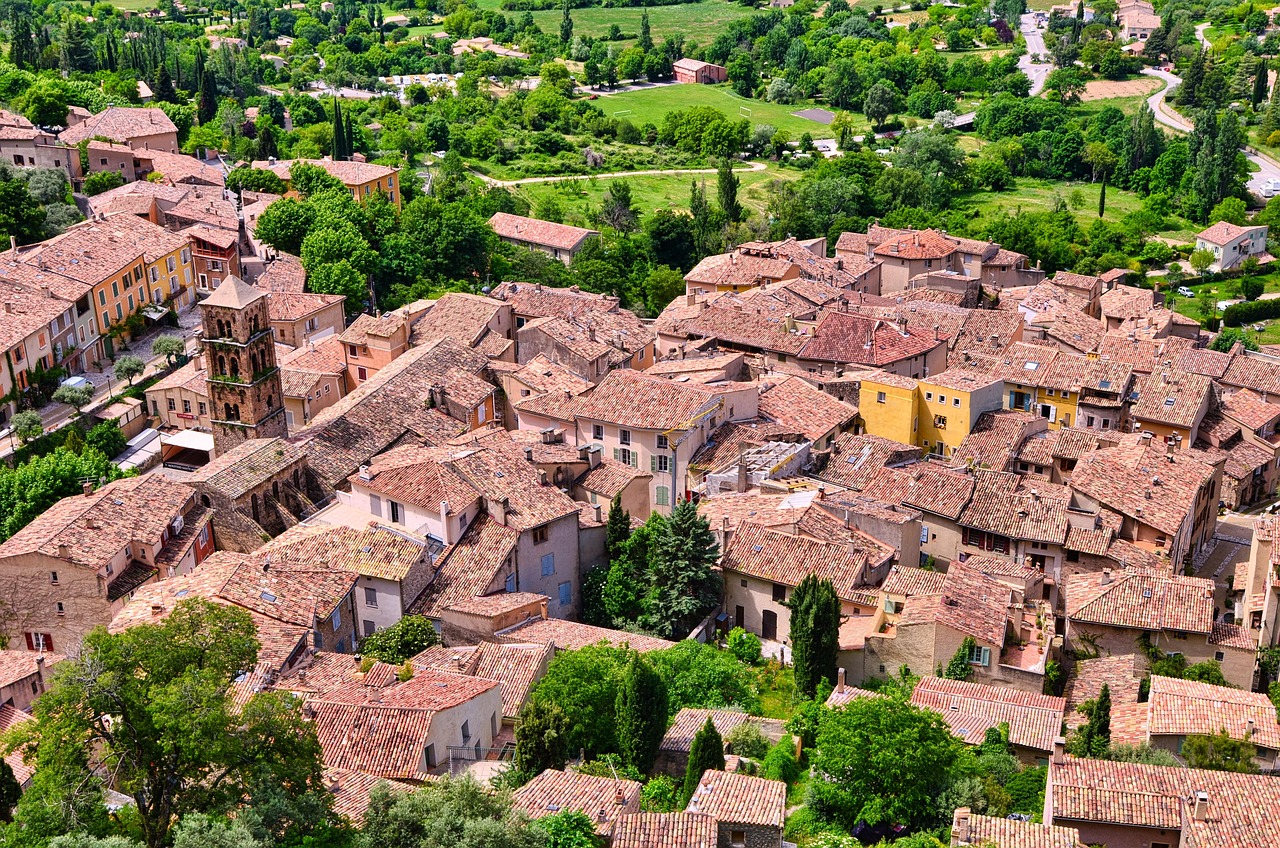 Moustiers-Sainte-Marie village tucked between cliffs in the Alpes-de-Haute-Provence region of France