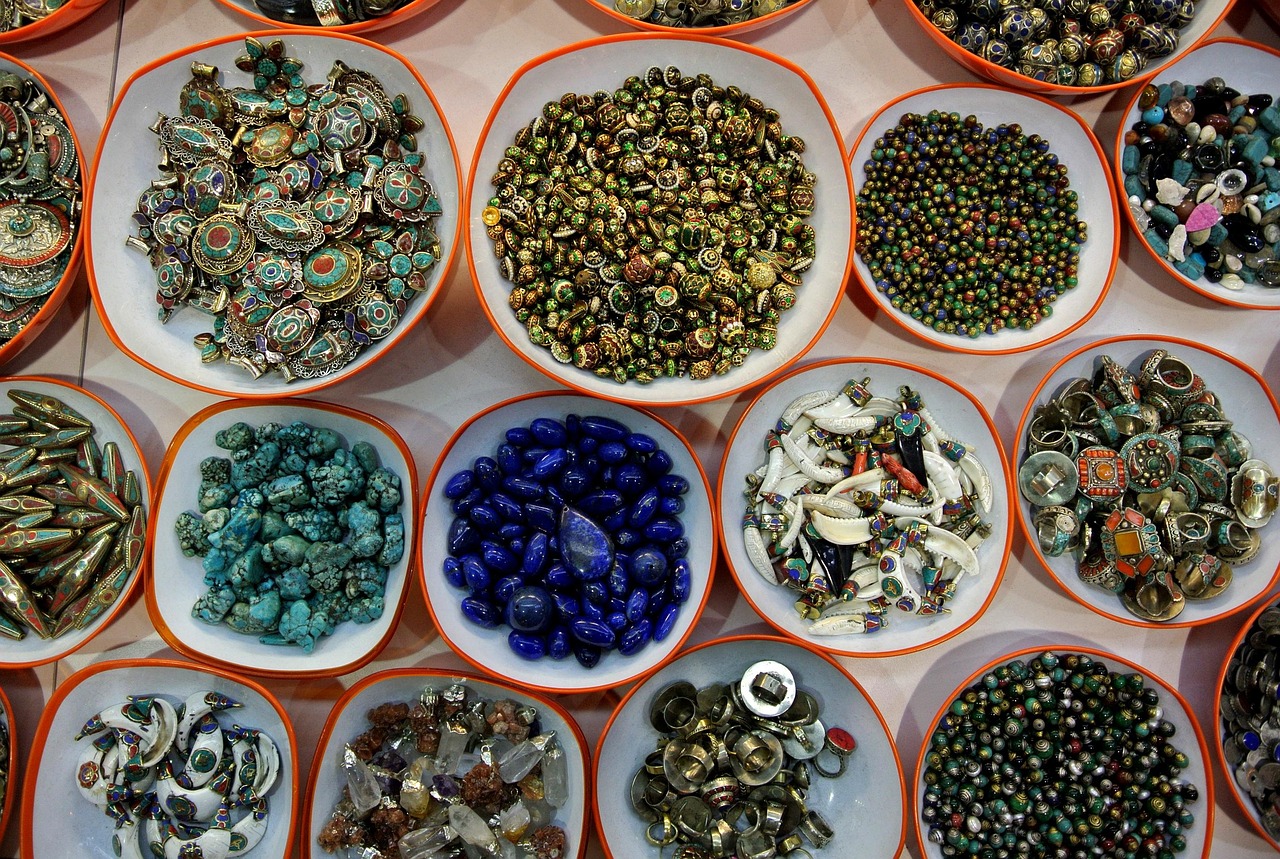 Colourful handcrafted jewellery and souvenirs at Istanbul Grand Bazaar