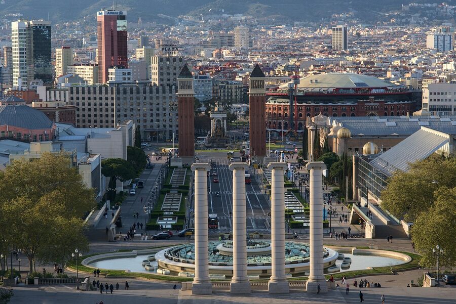 Placa dEspanya in Barcelona showing the Venetian Towers and MNAC in background