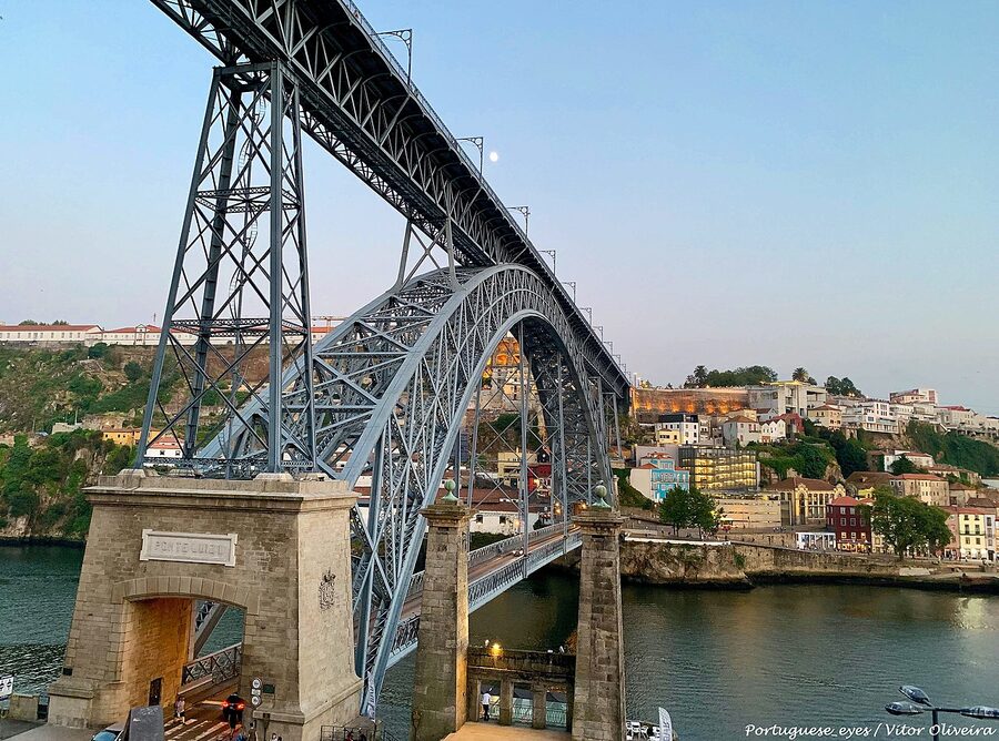 Ponte Luis I metal bridge Porto