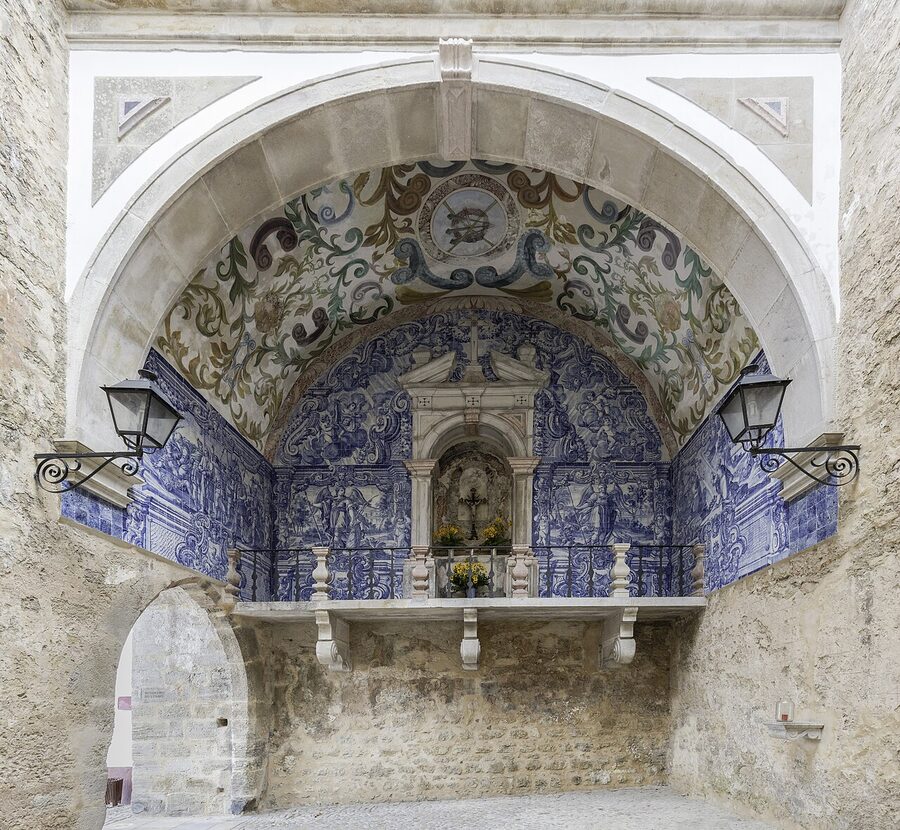 Porta da Vila Obidos main town gate with azulejo tiles