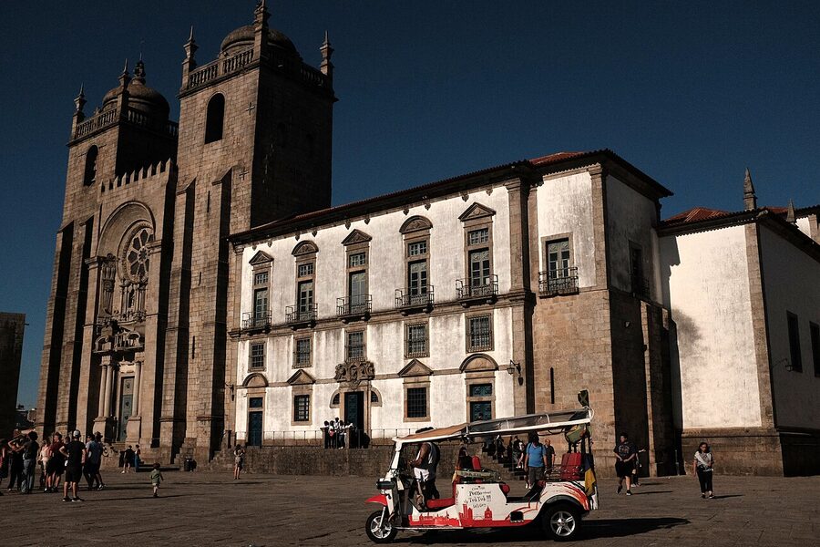 Se do Porto cathedral on its hilltop plaza