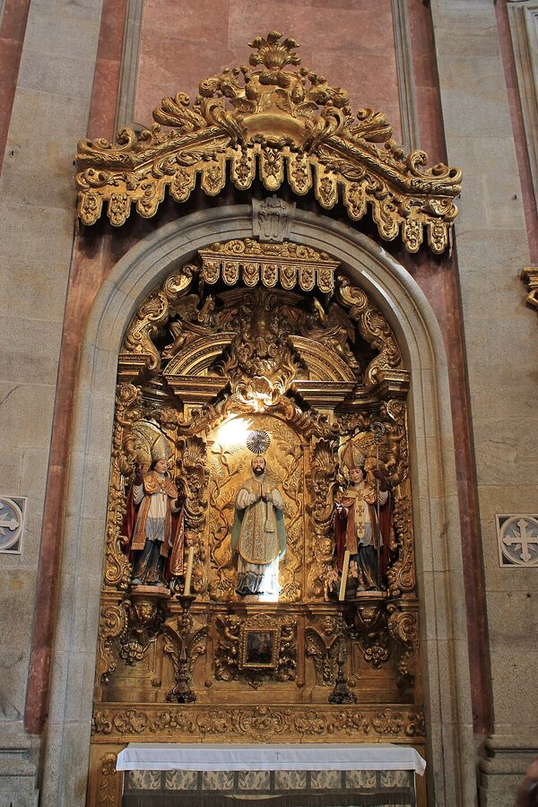 Clérigos Church Baroque ceiling where Spiritus projects