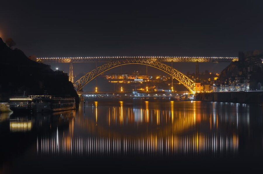 Dom Luís Bridge in Porto lit up at night